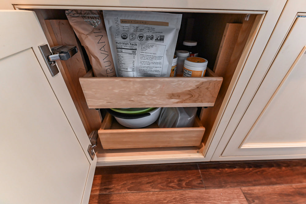Large Traditional Cream White Kitchen with Granite Island