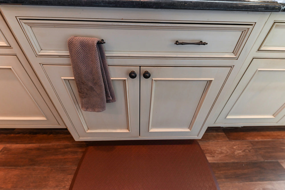 Large Traditional Cream White Kitchen with Granite Island