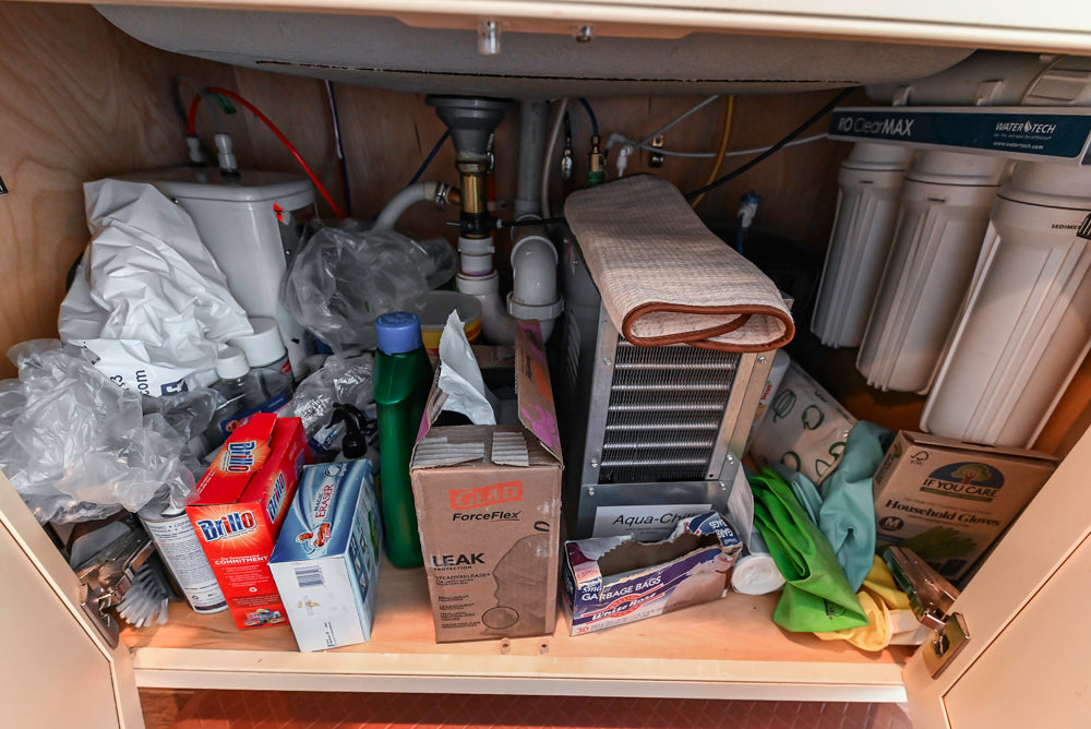Large Traditional Cream White Kitchen with Granite Island