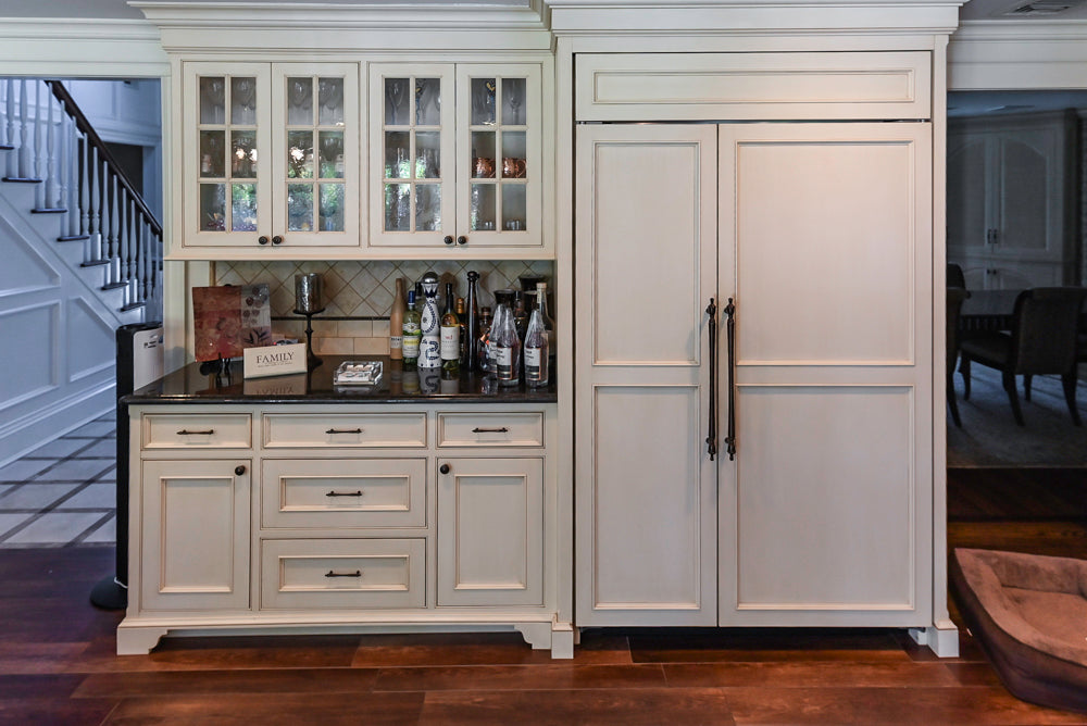 Large Traditional Cream White Kitchen with Island, Granite Countertops and Appliances
