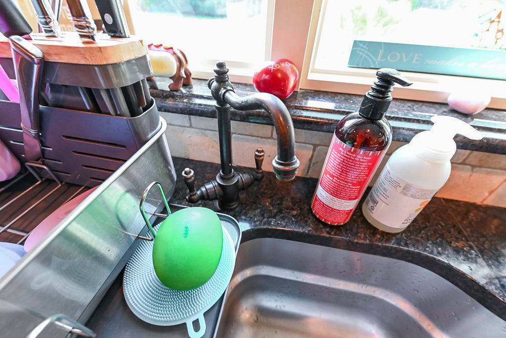 Large Traditional Cream White Kitchen with Granite Island