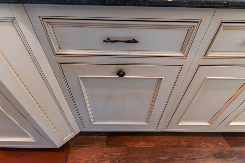 Large Traditional Cream White Kitchen with Granite Island