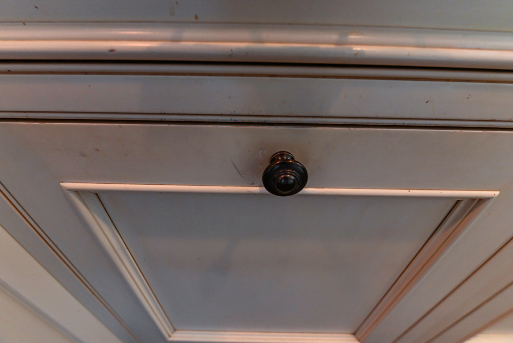 Large Traditional Cream White Kitchen with Granite Island