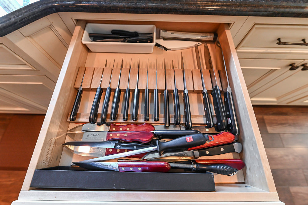 Large Traditional Cream White Kitchen with Granite Island