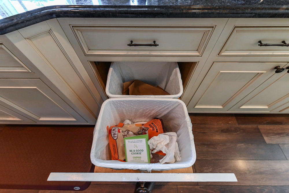 Large Traditional Cream White Kitchen with Granite Island