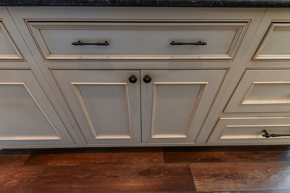Large Traditional Cream White Kitchen with Granite Island