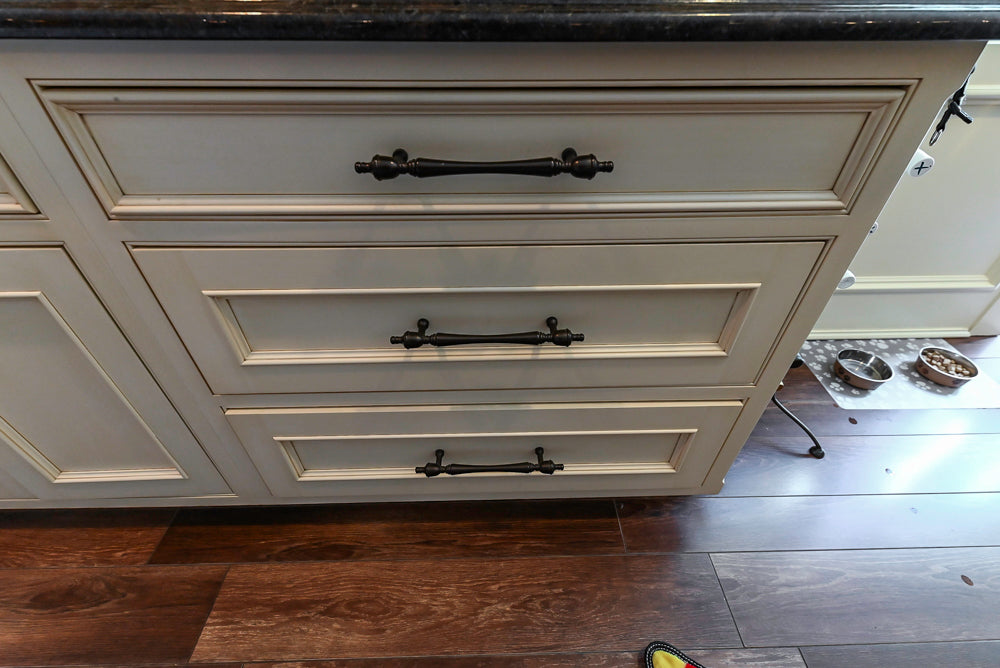 Large Traditional Cream White Kitchen with Granite Island