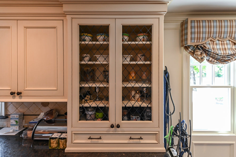 Large Traditional Cream White Kitchen with Granite Island