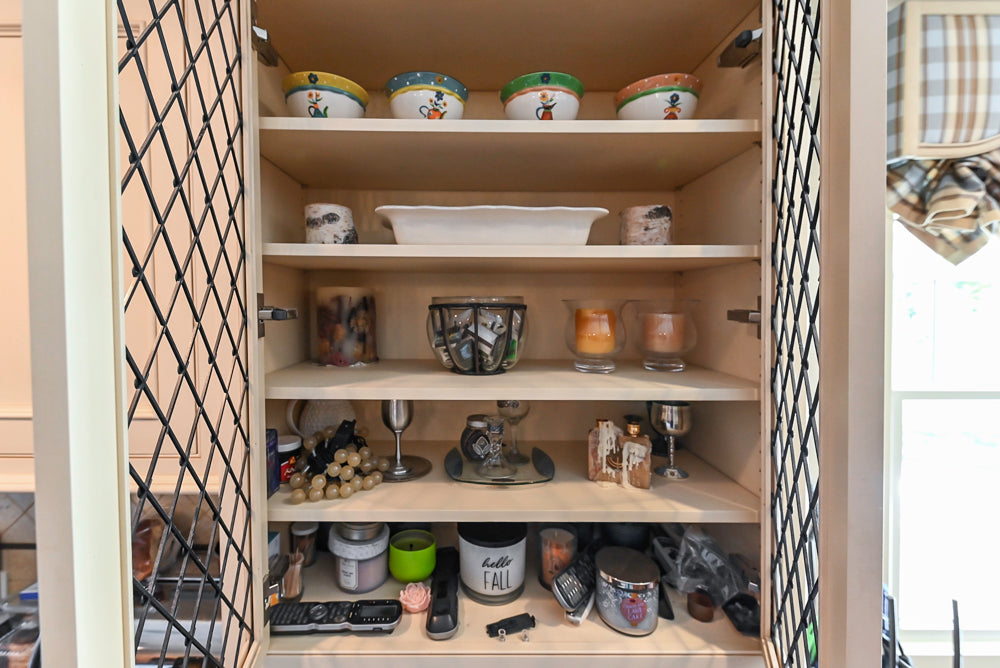 Large Traditional Cream White Kitchen with Granite Island