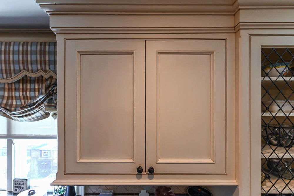 Large Traditional Cream White Kitchen with Granite Island