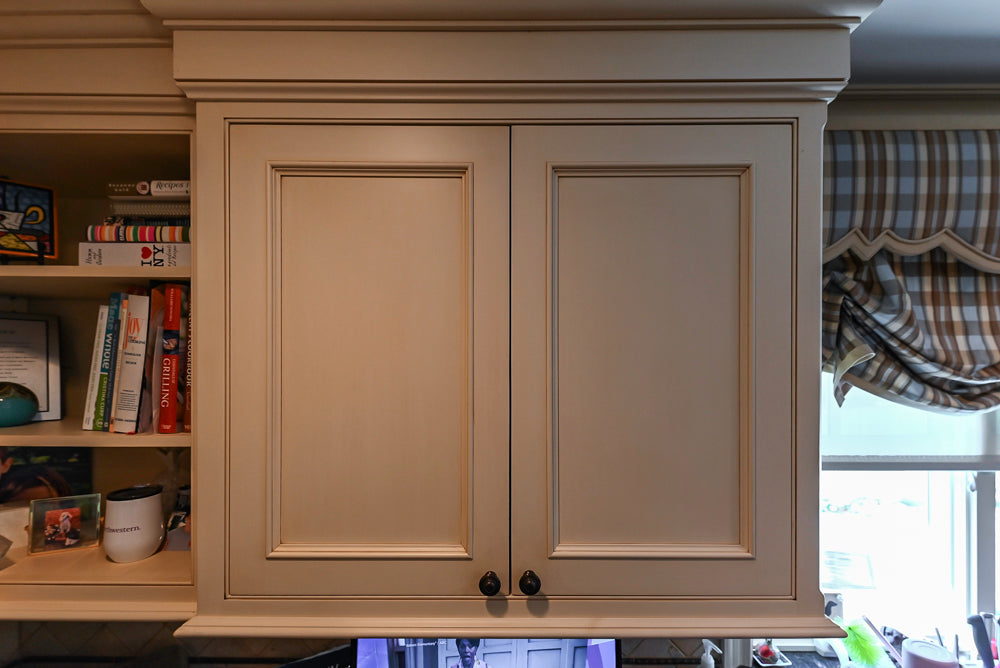Large Traditional Cream White Kitchen with Granite Island