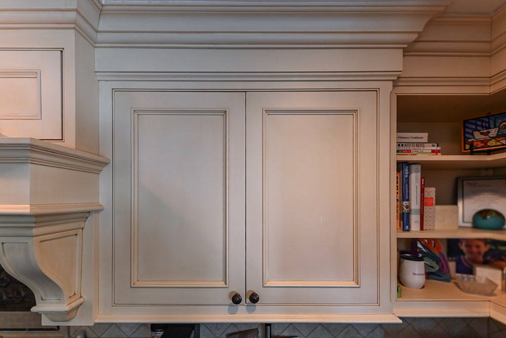 Large Traditional Cream White Kitchen with Granite Island