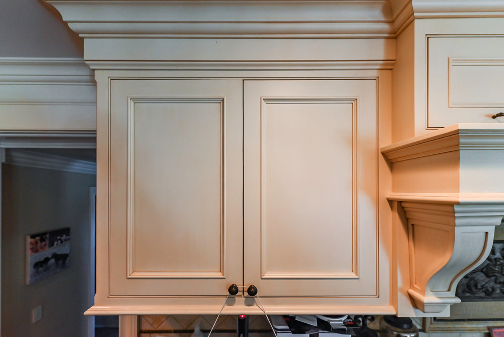 Large Traditional Cream White Kitchen with Granite Island