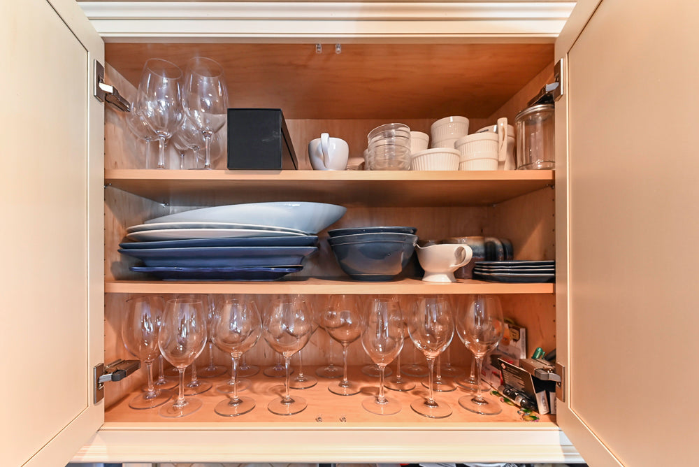 Large Traditional Cream White Kitchen with Granite Island