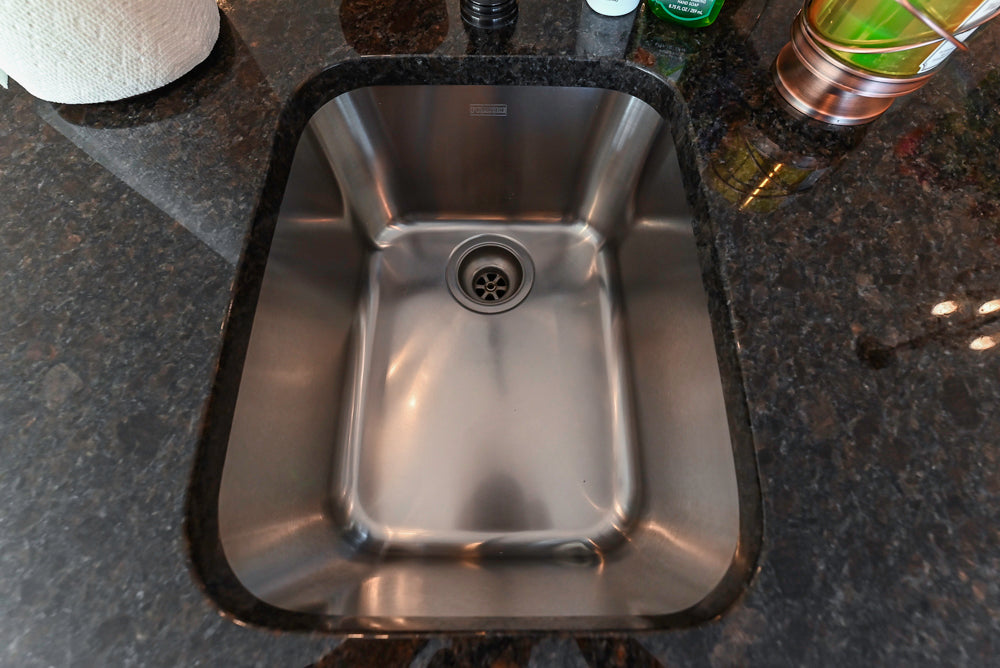 Large Traditional Cream White Kitchen with Granite Island
