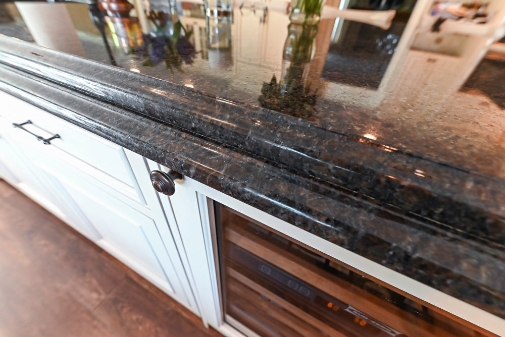 Large Traditional Cream White Kitchen with Granite Island