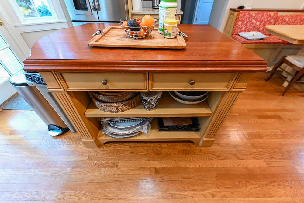 Traditional Light Brown Kitchen with Island, Appliances & Breakfast Area