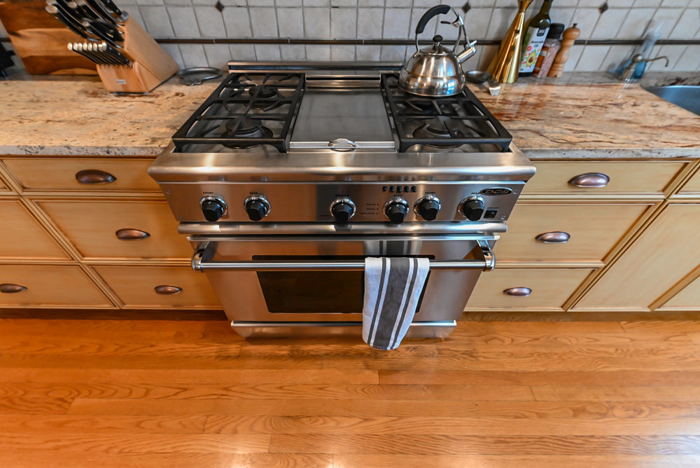 Traditional Light Brown Kitchen with Island, Appliances & Breakfast Area