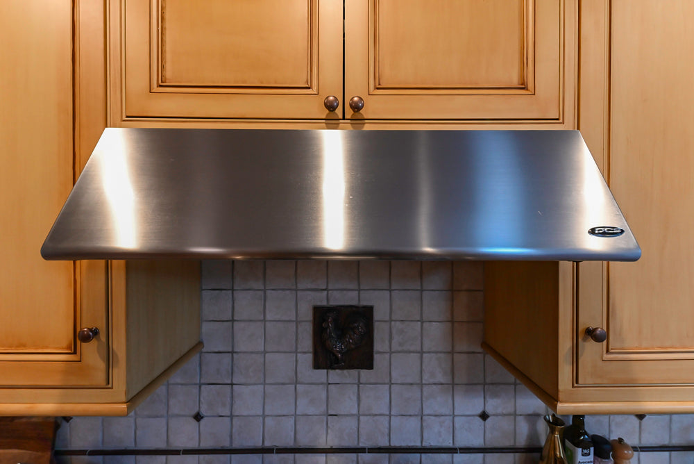 Traditional Light Brown Kitchen with Island, Appliances & Breakfast Area