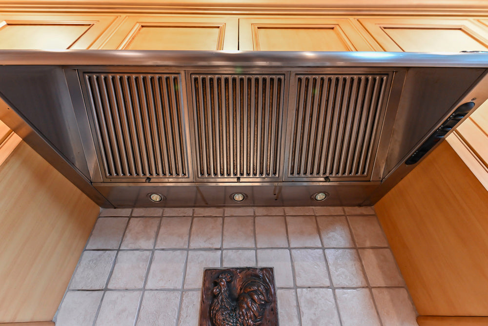 Traditional Light Brown Kitchen with Island, Appliances & Breakfast Area