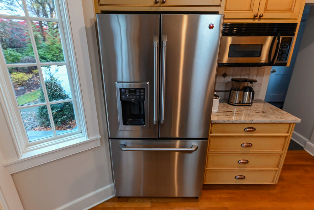 Traditional Light Brown Kitchen with Island, Appliances & Breakfast Area