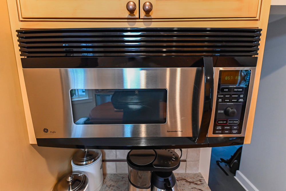 Traditional Light Brown Kitchen with Island, Appliances & Breakfast Area