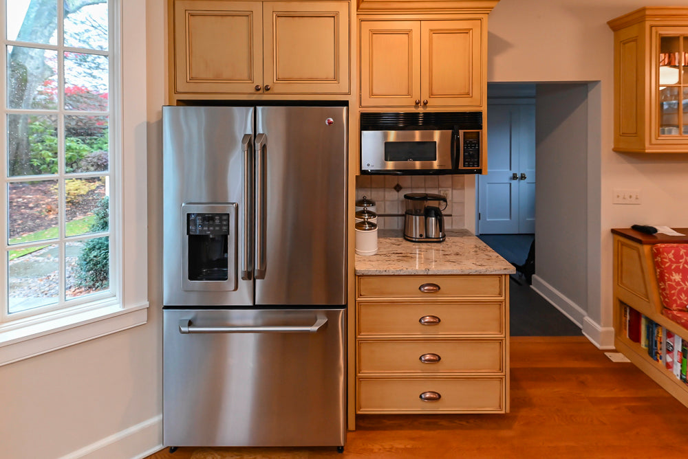 Traditional Light Brown Kitchen with Island, Appliances & Breakfast Area