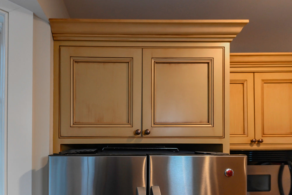 Traditional Light Brown Kitchen with Island, Appliances & Breakfast Area