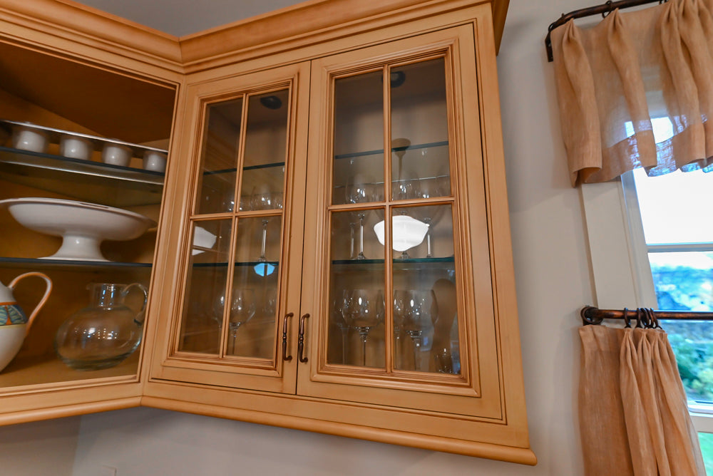 Traditional Light Brown Kitchen with Island, Appliances & Breakfast Area