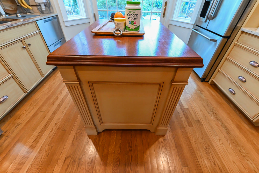 Traditional Light Brown Kitchen with Island, Appliances & Breakfast Area