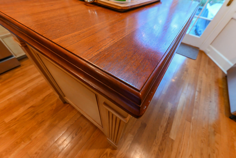 Traditional Light Brown Kitchen with Island, Appliances & Breakfast Area