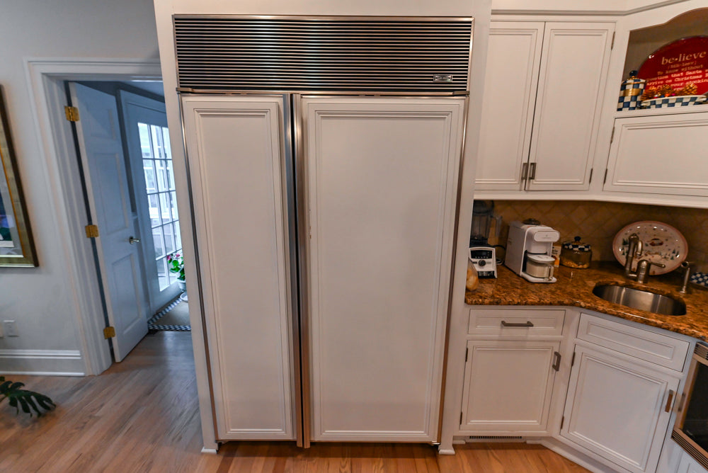 Traditional White Kitchen with Island, Granite Countertops & High-End Appliances