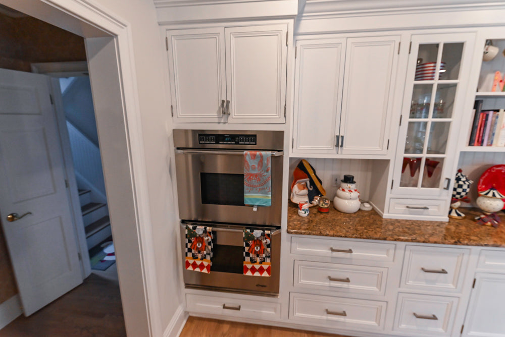 Traditional White Kitchen with Island, Granite Countertops & High-End Appliances