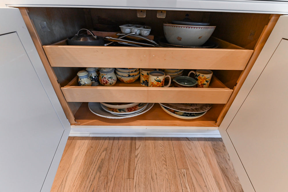 Traditional White Kitchen with Island, Granite Countertops & High-End Appliances