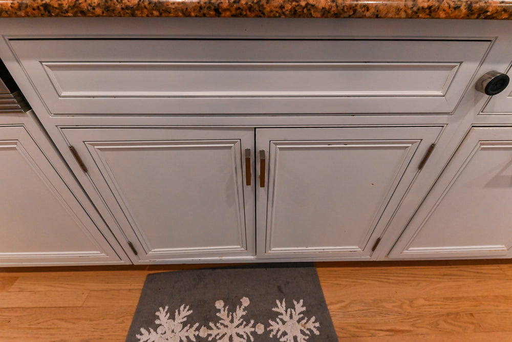 Traditional White Kitchen with Island, Granite Countertops & High-End Appliances