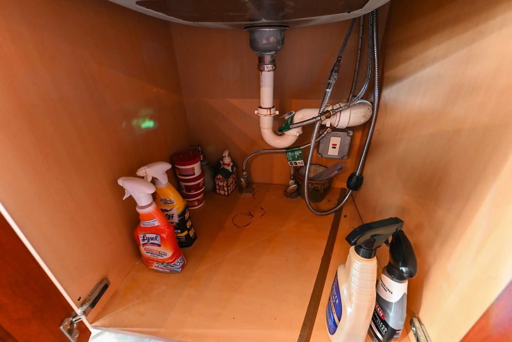 Wood-Mode Traditional Wooden Kitchen with Island, Granite Countertops & Luxe Appliances