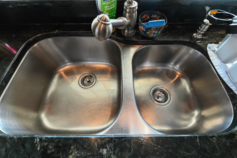 Wood-Mode Traditional Wooden Kitchen with Island, Granite Countertops & Luxe Appliances