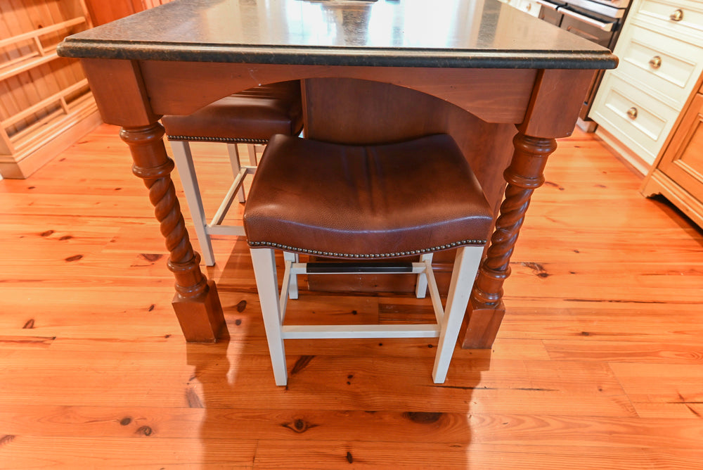Wentworth Traditional Kitchen with Island & Granite Countertops