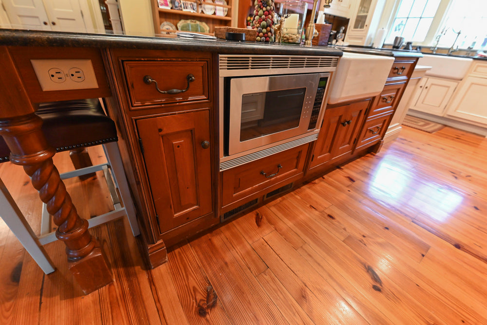 Wentworth Traditional Kitchen with Island & Granite Countertops