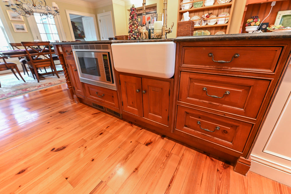 Wentworth Traditional Kitchen with Island & Granite Countertops