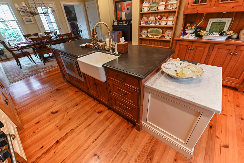 Wentworth Traditional Kitchen with Island & Granite Countertops