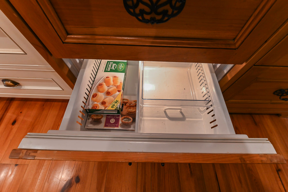 Wentworth Traditional Kitchen with Island & Granite Countertops