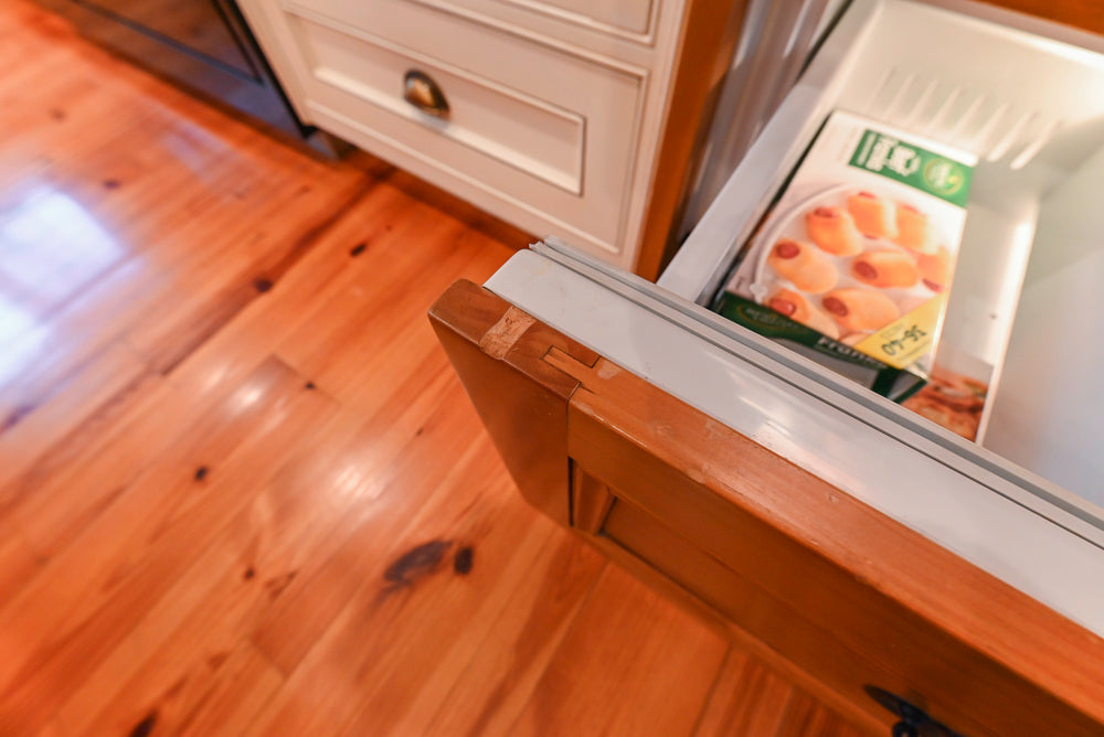 Wentworth Traditional Kitchen with Island & Granite Countertops