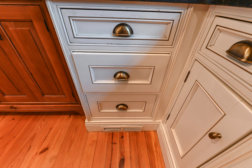 Wentworth Traditional Kitchen with Island & Granite Countertops