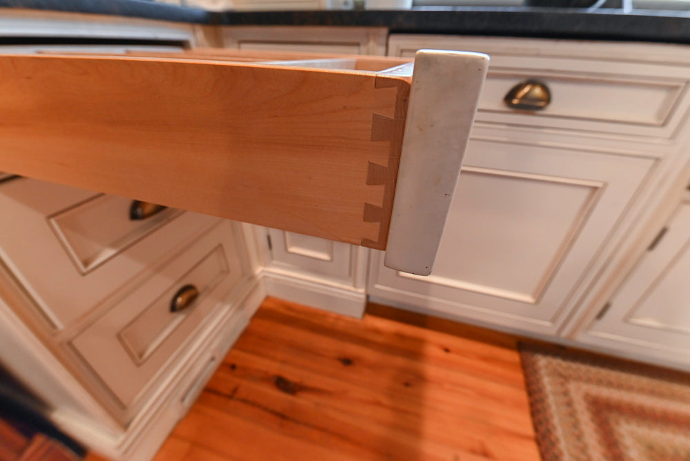 Wentworth Traditional Kitchen with Island & Granite Countertops