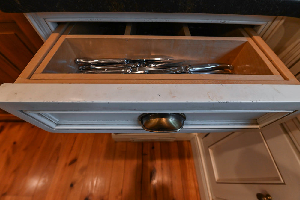 Wentworth Traditional Kitchen with Island & Granite Countertops