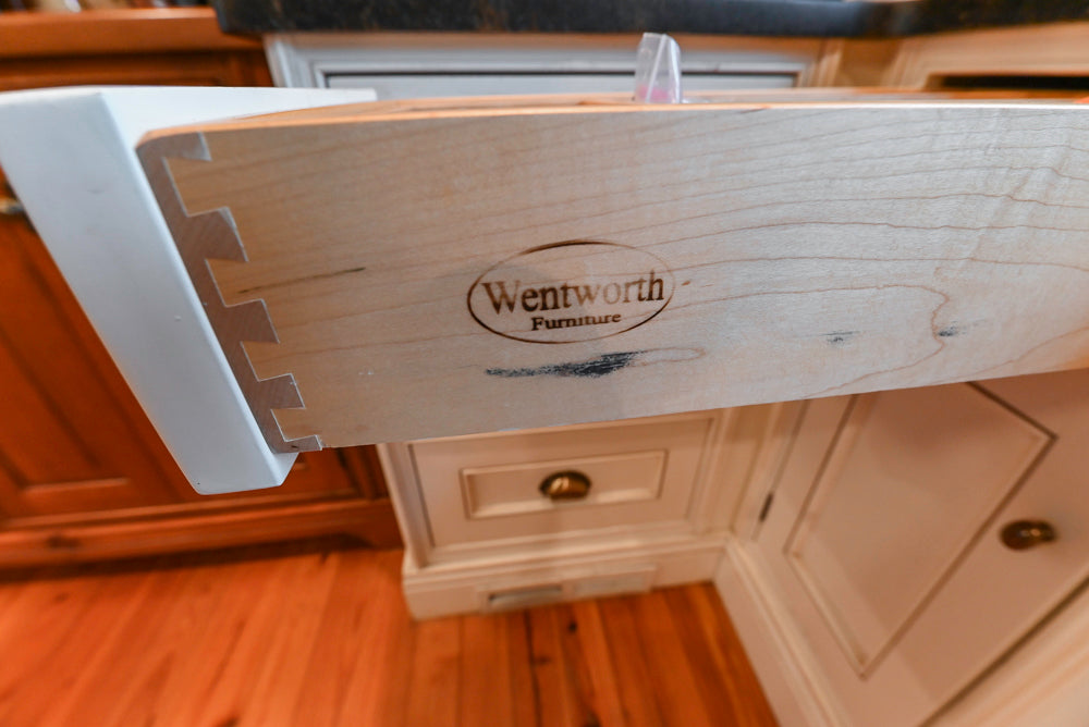 Wentworth Traditional Kitchen with Island & Granite Countertops