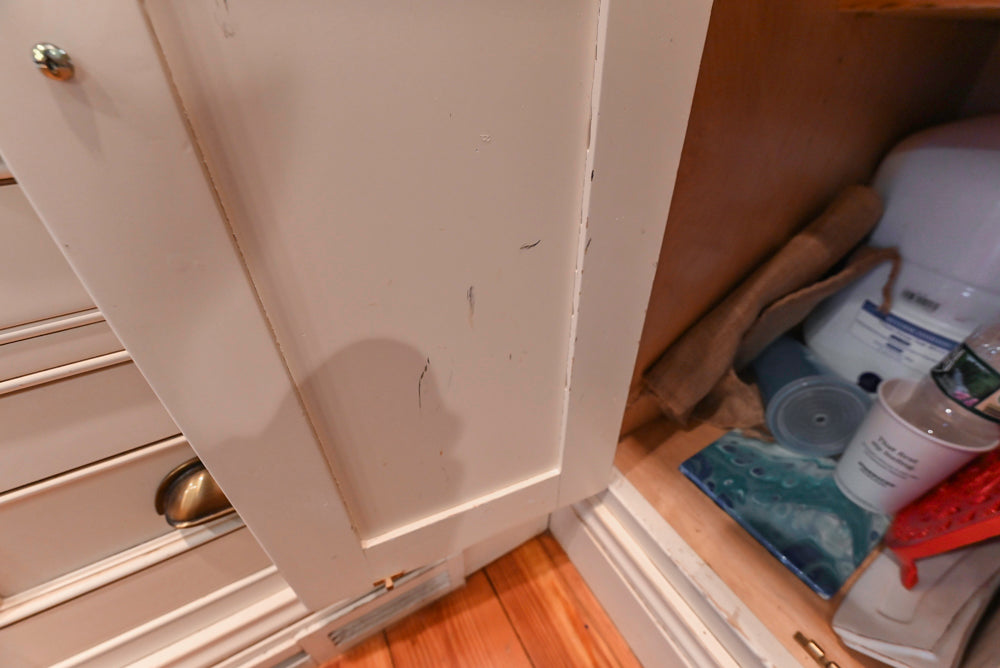 Wentworth Traditional Kitchen with Island & Granite Countertops