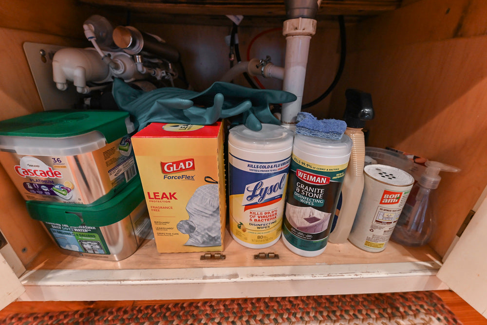 Wentworth Traditional Kitchen with Island & Granite Countertops