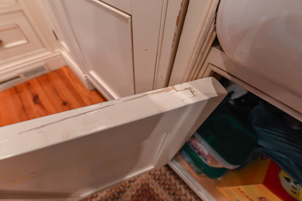 Wentworth Traditional Kitchen with Island & Granite Countertops